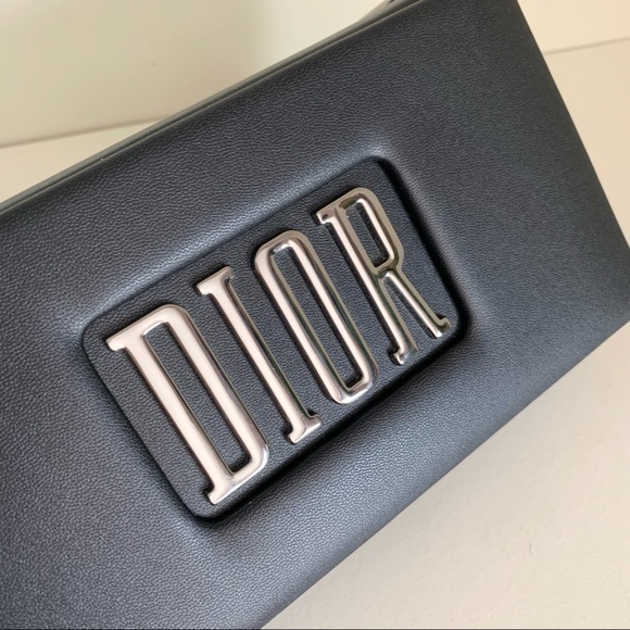 Hold NWOT Dior vanity case - Picture 8 of 16